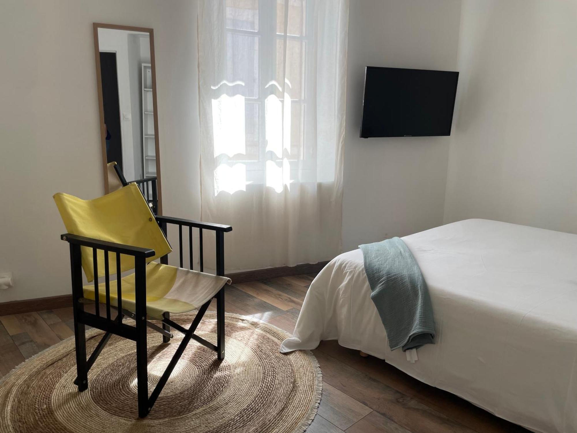Appartement Charmante Maison De Avec Cour Exterieure Arles