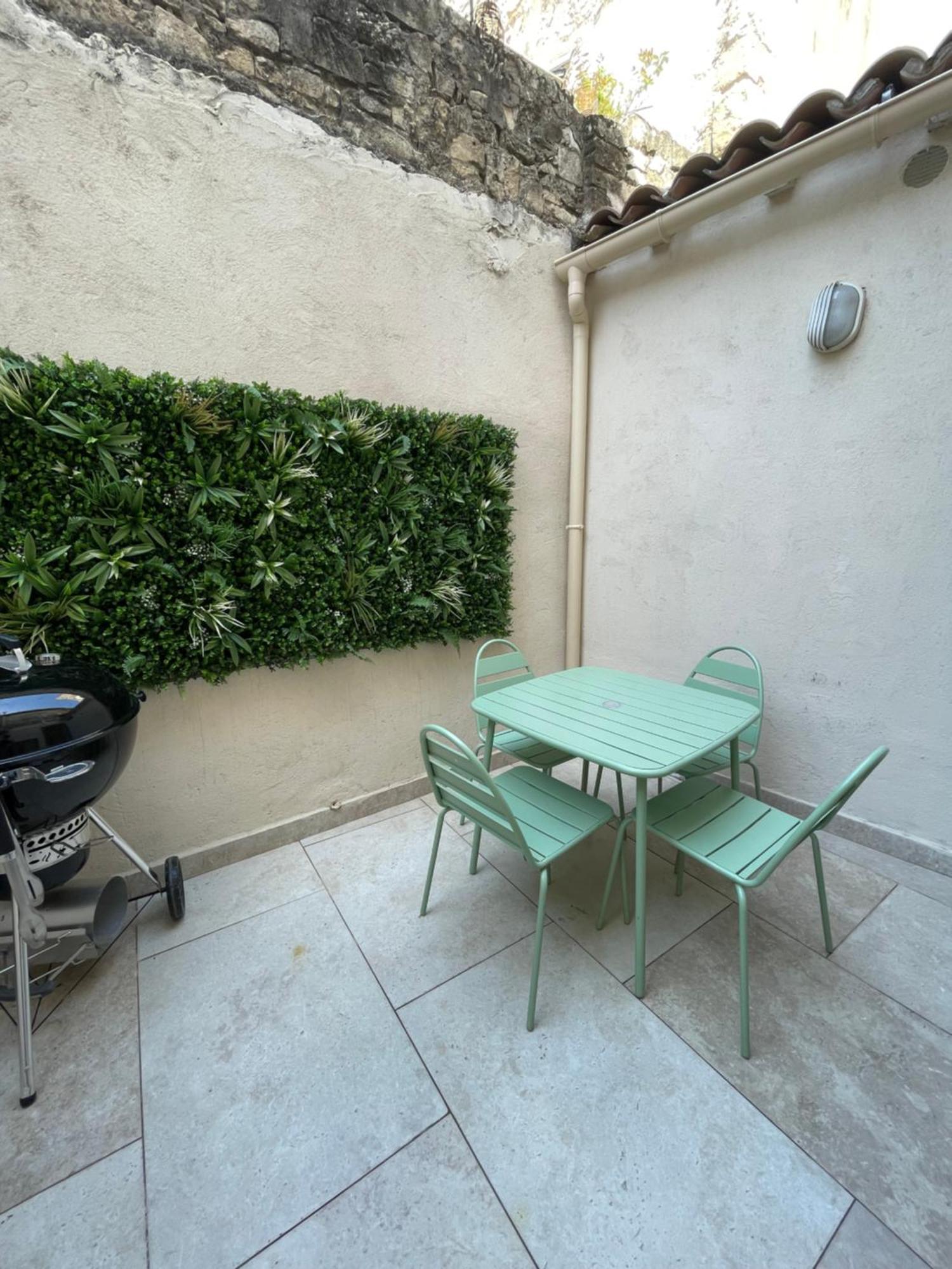 Appartement Charmante Maison De Avec Cour Exterieure Arles